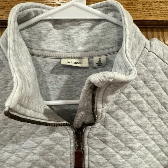 L.L. Bean Gray Quilted Sweatshirt - Picture 4 of 14